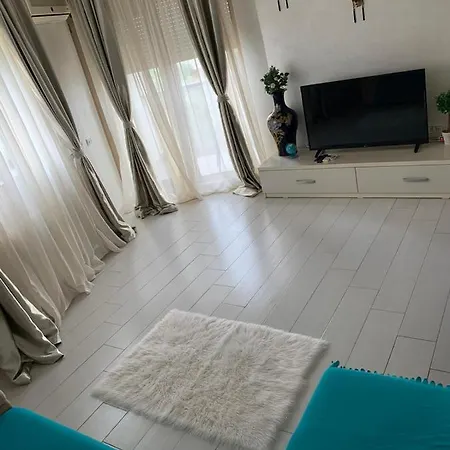 Lotus Cris Apartament *